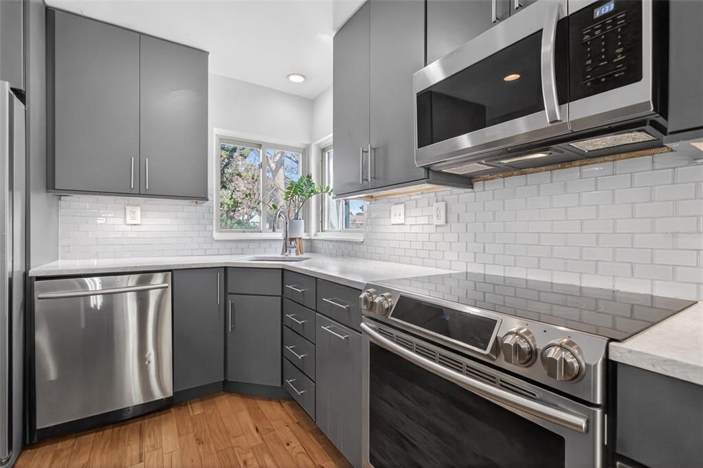 Active With Contract: $700,000 (5 beds, 3 baths, 2639 Square Feet)