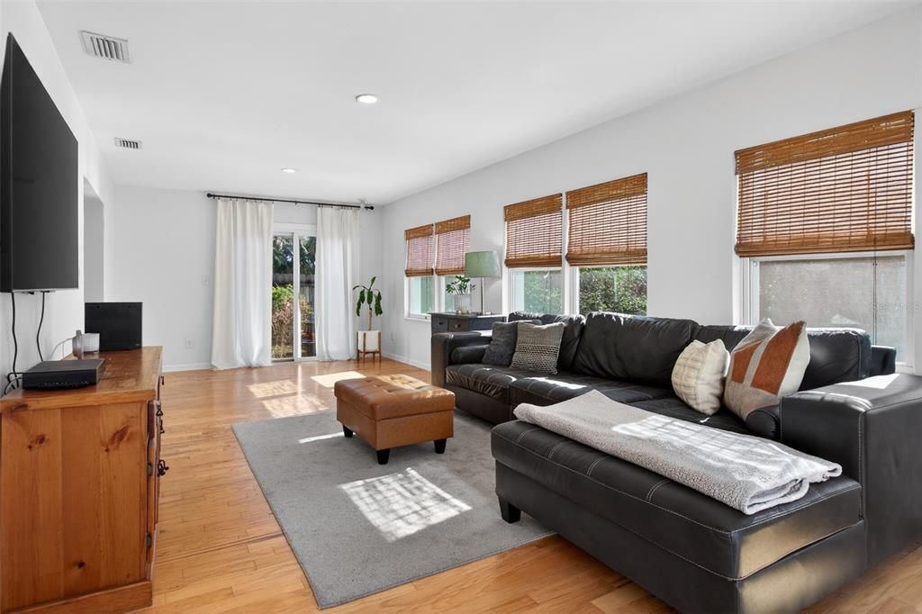 Active With Contract: $700,000 (5 beds, 3 baths, 2639 Square Feet)