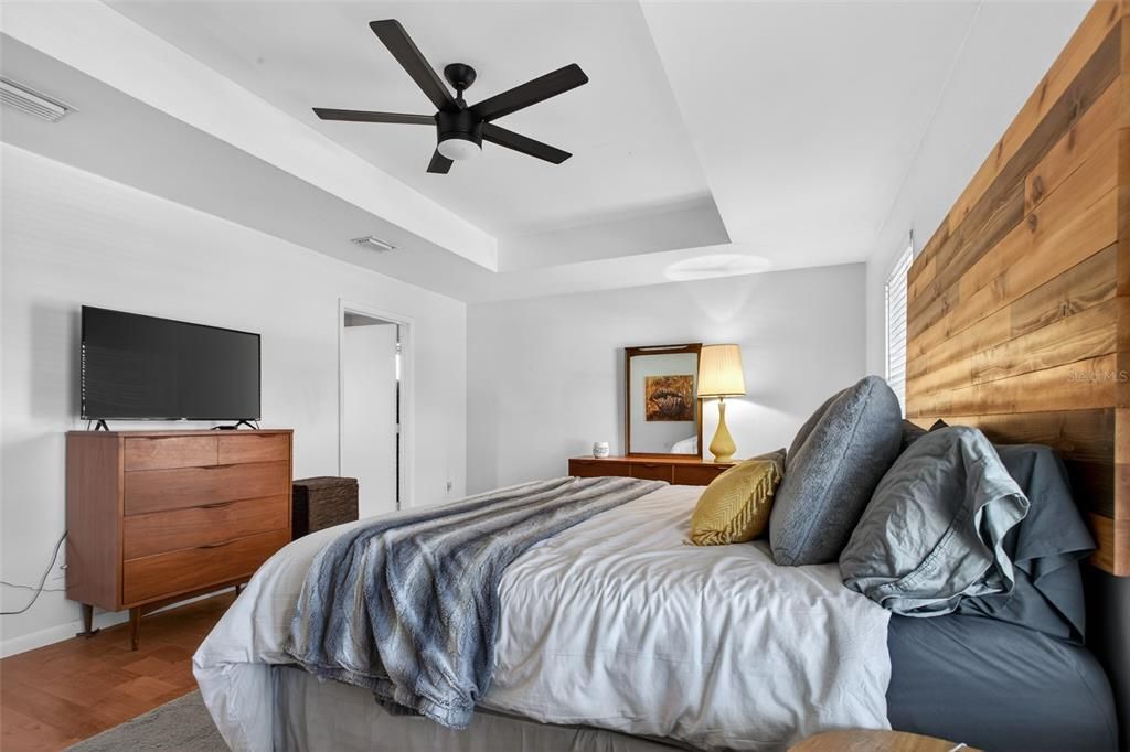 Active With Contract: $700,000 (5 beds, 3 baths, 2639 Square Feet)