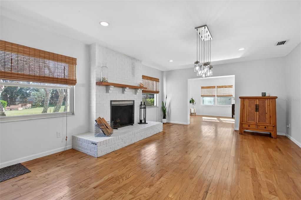 Active With Contract: $700,000 (5 beds, 3 baths, 2639 Square Feet)