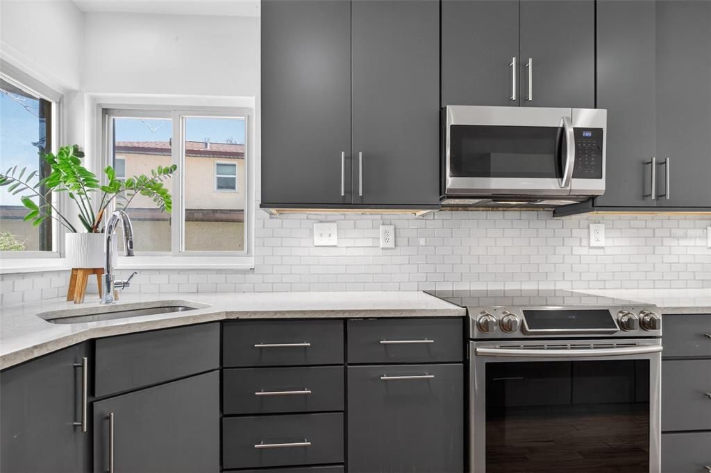 Active With Contract: $700,000 (5 beds, 3 baths, 2639 Square Feet)