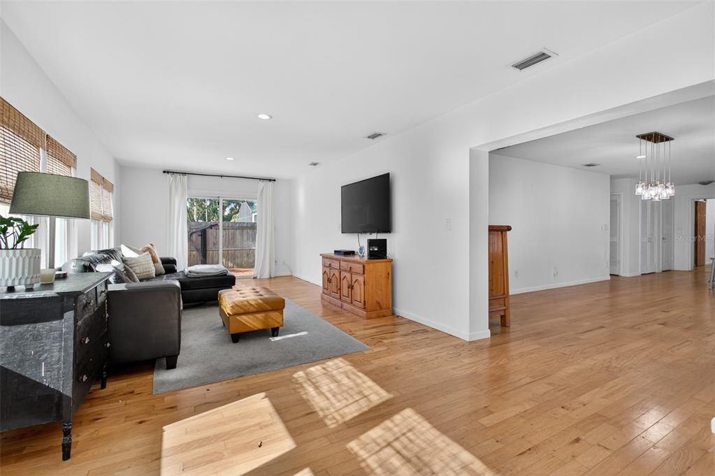 Active With Contract: $700,000 (5 beds, 3 baths, 2639 Square Feet)