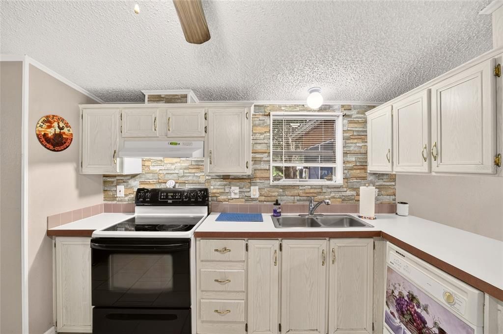 For Sale: $428,000 (4 beds, 2 baths, 1560 Square Feet)