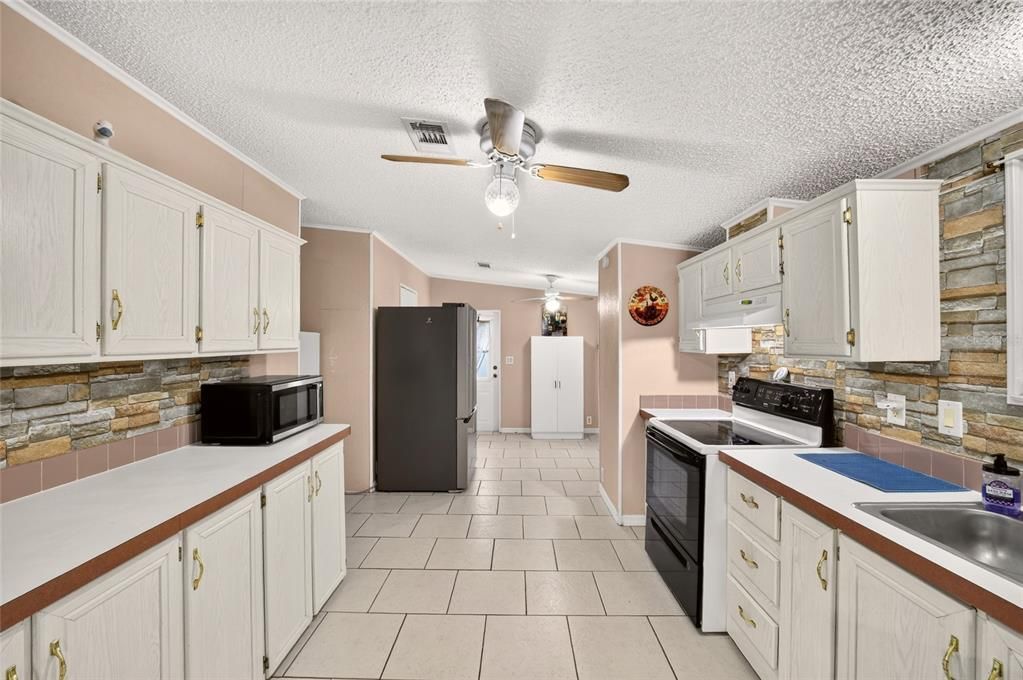 For Sale: $428,000 (4 beds, 2 baths, 1560 Square Feet)