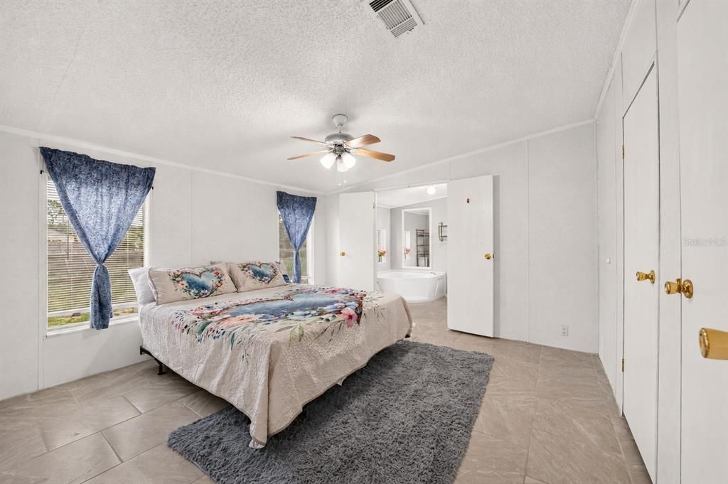 For Sale: $428,000 (4 beds, 2 baths, 1560 Square Feet)