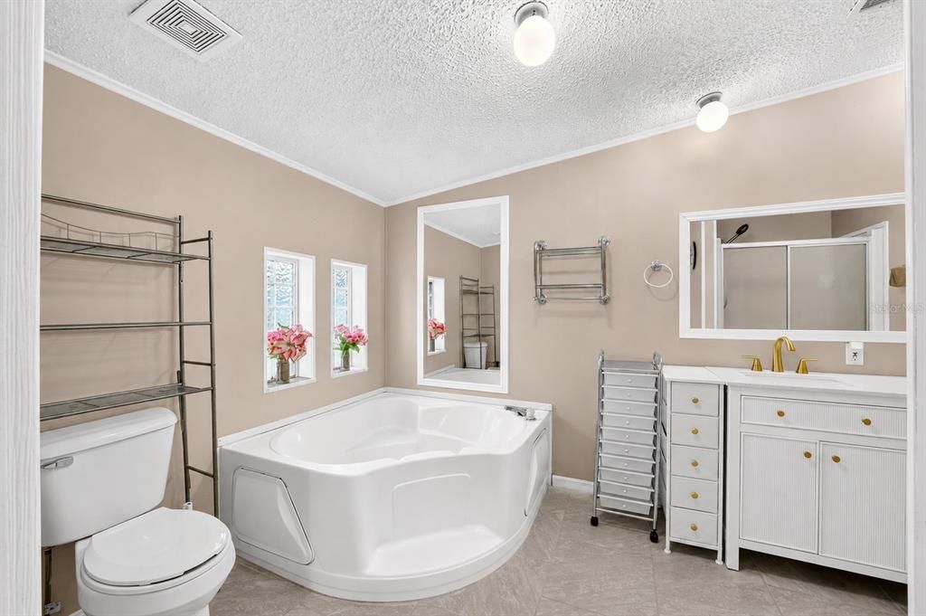 For Sale: $428,000 (4 beds, 2 baths, 1560 Square Feet)