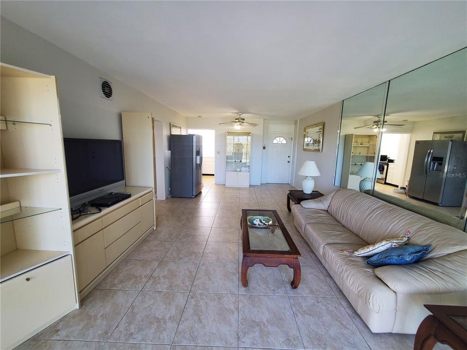 Activo con contrato: $1,295 (2 camas, 1 baños, 920 Pies cuadrados)