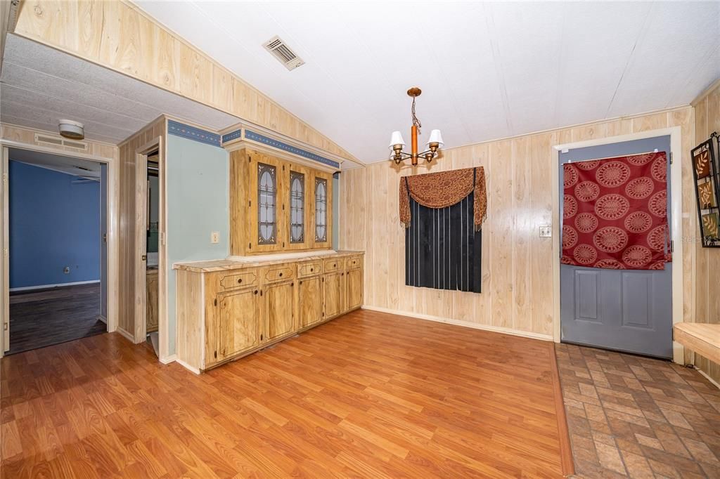 Под контрактом: $149,999 (2 спален, 2 ванн, 1056 Квадратных фут)
