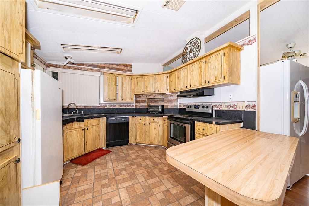 Под контрактом: $149,999 (2 спален, 2 ванн, 1056 Квадратных фут)