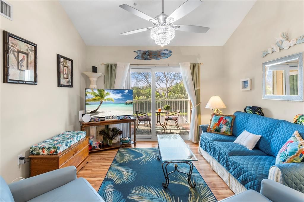 En Venta: $269,900 (3 camas, 2 baños, 1329 Pies cuadrados)