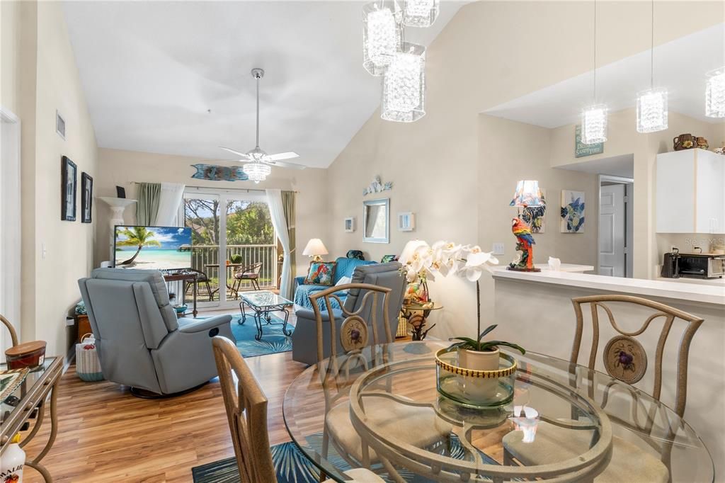 En Venta: $269,900 (3 camas, 2 baños, 1329 Pies cuadrados)