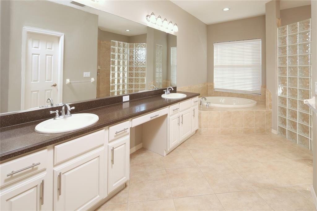 Active With Contract: $449,000 (4 beds, 2 baths, 2838 Square Feet)