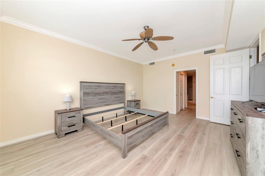 For Sale: $719,000 (2 beds, 2 baths, 1932 Square Feet)