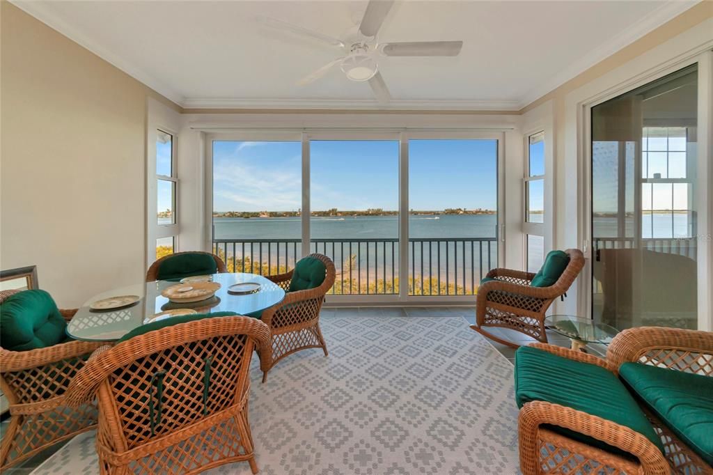 For Sale: $719,000 (2 beds, 2 baths, 1932 Square Feet)