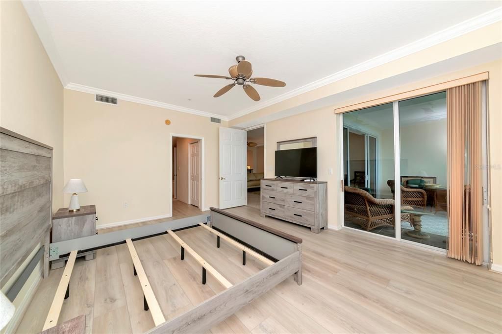 For Sale: $719,000 (2 beds, 2 baths, 1932 Square Feet)