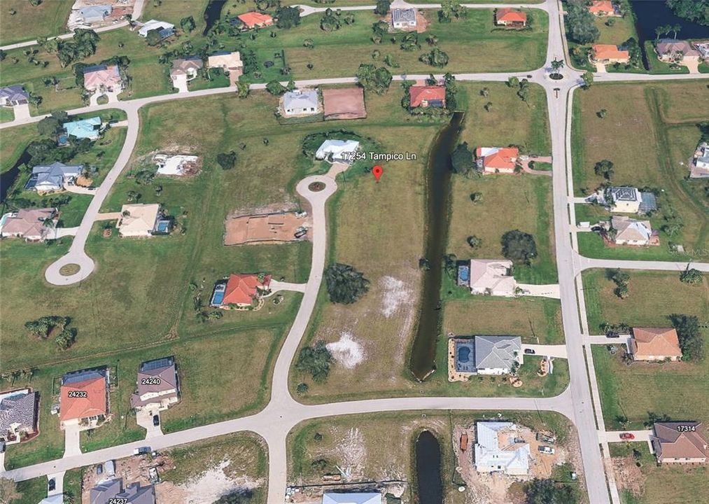 На продажу: $48,900 (0.23 acres)