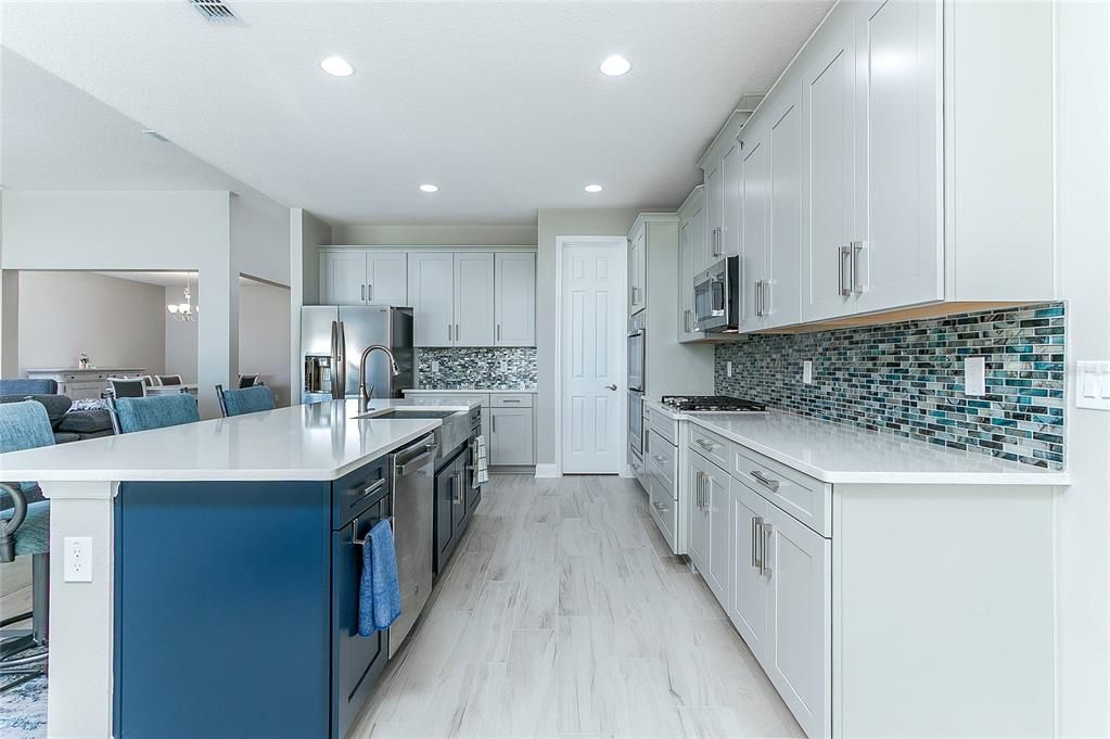 Activo con contrato: $1,575,000 (5 camas, 4 baños, 4258 Pies cuadrados)