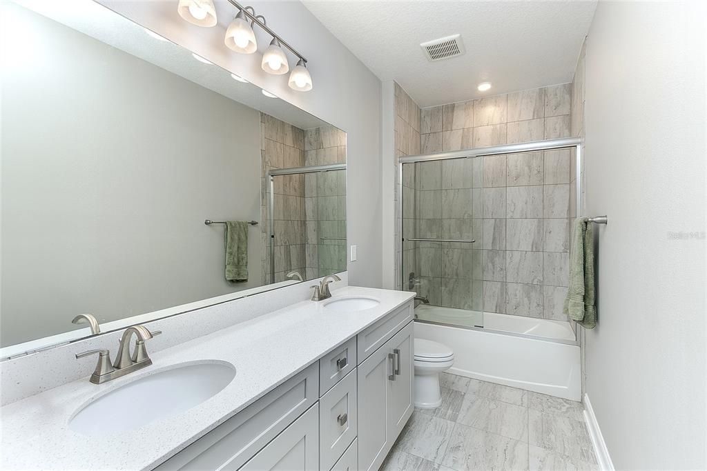 Activo con contrato: $1,575,000 (5 camas, 4 baños, 4258 Pies cuadrados)