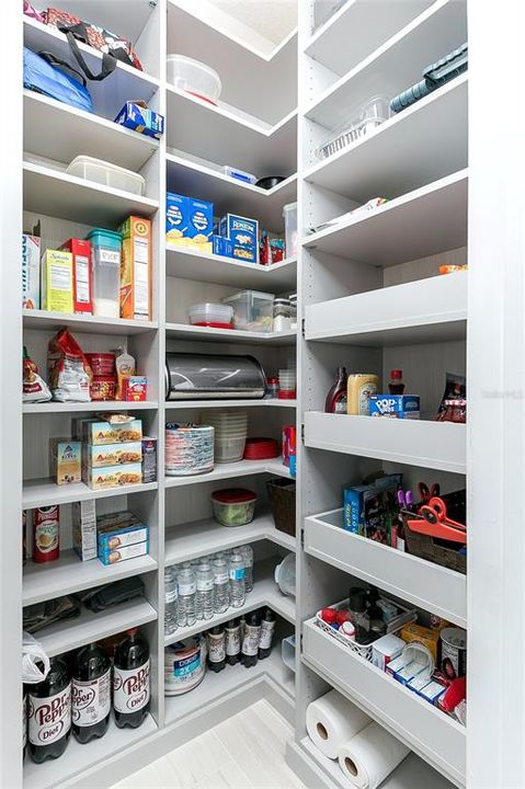 Activo con contrato: $1,575,000 (5 camas, 4 baños, 4258 Pies cuadrados)