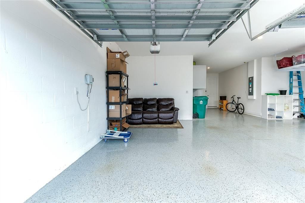 Activo con contrato: $1,575,000 (5 camas, 4 baños, 4258 Pies cuadrados)
