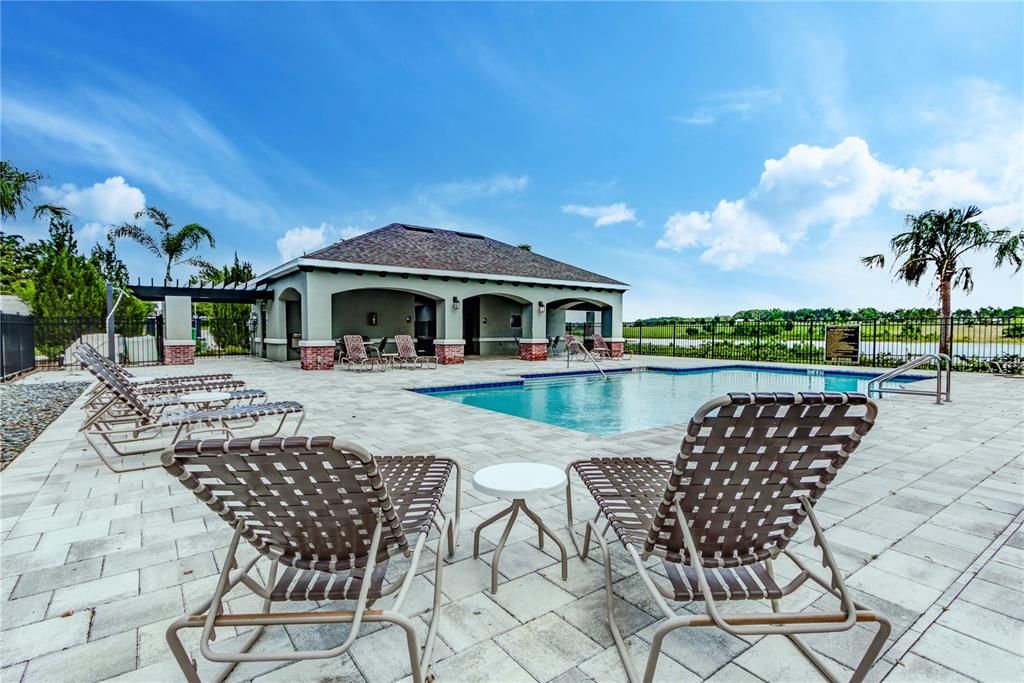 Activo con contrato: $1,575,000 (5 camas, 4 baños, 4258 Pies cuadrados)