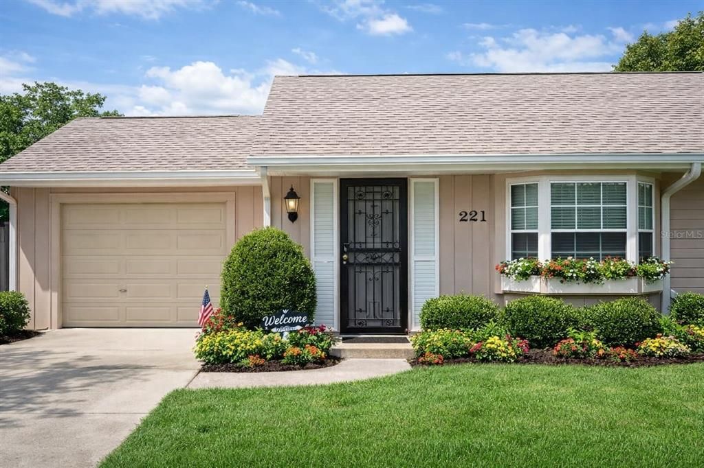 For Sale: $189,000 (1 beds, 1 baths, 780 Square Feet)