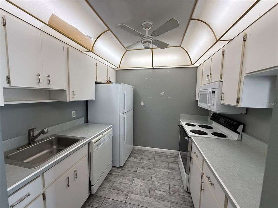 For Sale: $189,000 (1 beds, 1 baths, 780 Square Feet)
