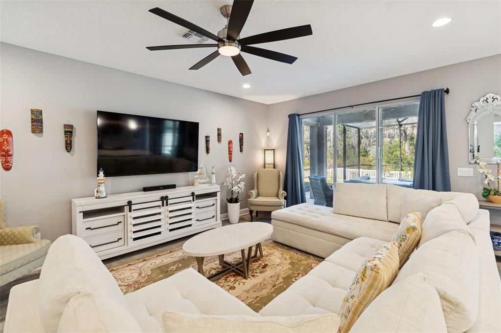 Activo con contrato: $1,149,999 (7 camas, 5 baños, 5518 Pies cuadrados)