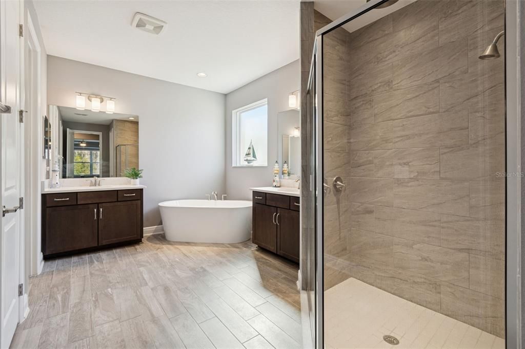 Activo con contrato: $1,149,999 (7 camas, 5 baños, 5518 Pies cuadrados)