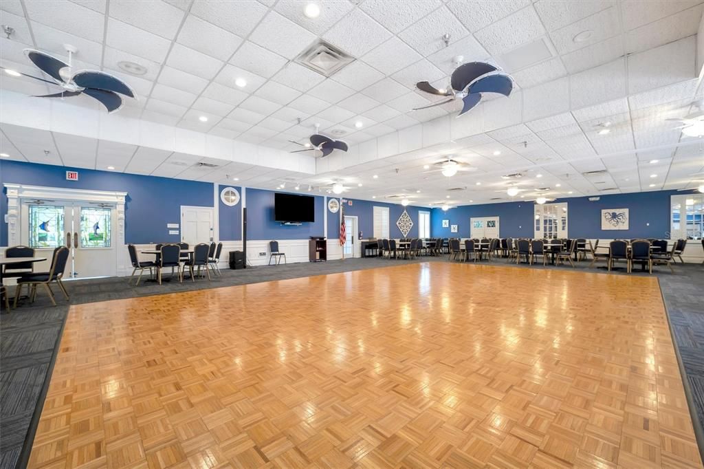 Activo con contrato: $409,900 (2 camas, 2 baños, 1556 Pies cuadrados)