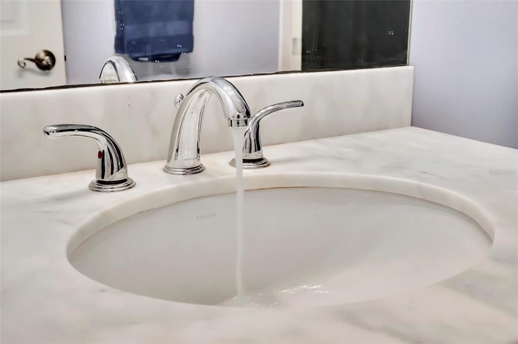 Activo con contrato: $409,900 (2 camas, 2 baños, 1556 Pies cuadrados)