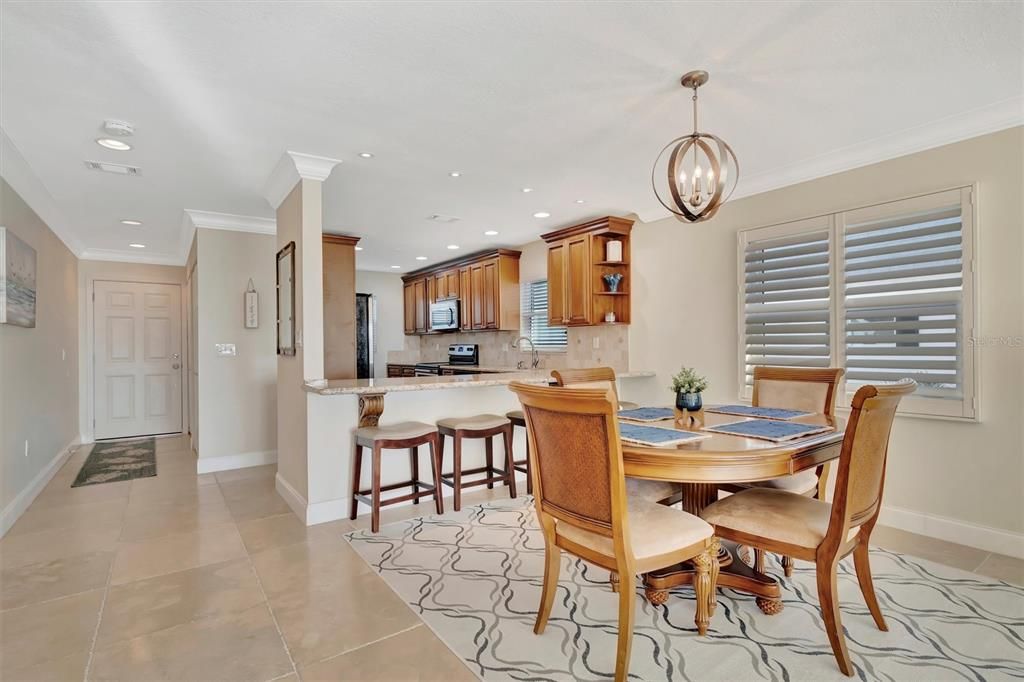 Activo con contrato: $409,900 (2 camas, 2 baños, 1556 Pies cuadrados)