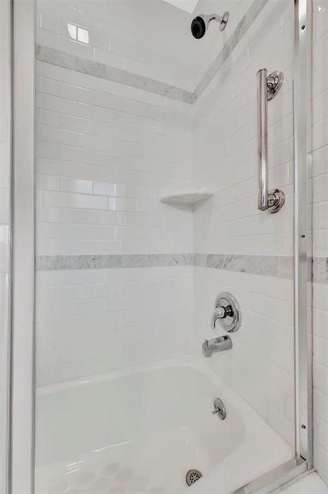 Activo con contrato: $409,900 (2 camas, 2 baños, 1556 Pies cuadrados)