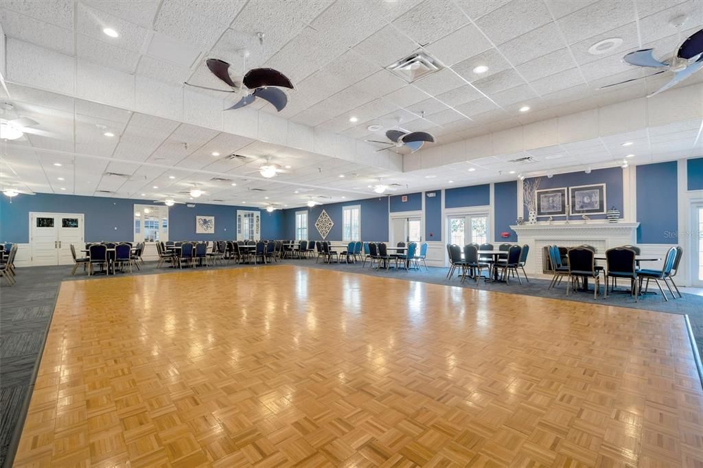 Activo con contrato: $409,900 (2 camas, 2 baños, 1556 Pies cuadrados)