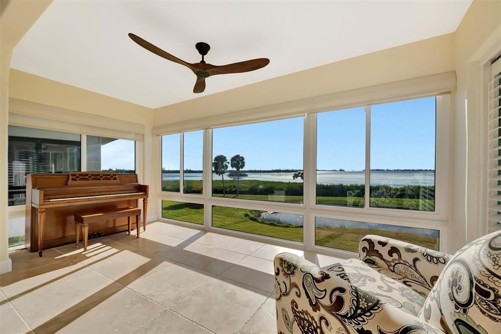 Activo con contrato: $409,900 (2 camas, 2 baños, 1556 Pies cuadrados)