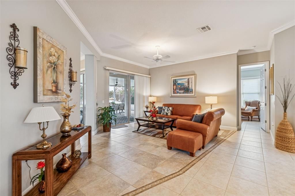 En Venta: $499,000 (3 camas, 2 baños, 2454 Pies cuadrados)