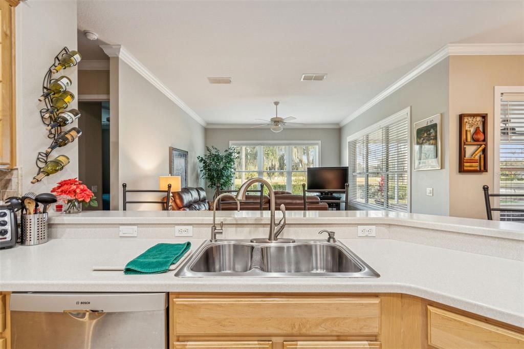 En Venta: $499,000 (3 camas, 2 baños, 2454 Pies cuadrados)