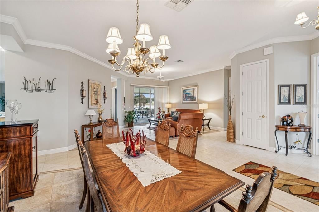 En Venta: $499,000 (3 camas, 2 baños, 2454 Pies cuadrados)
