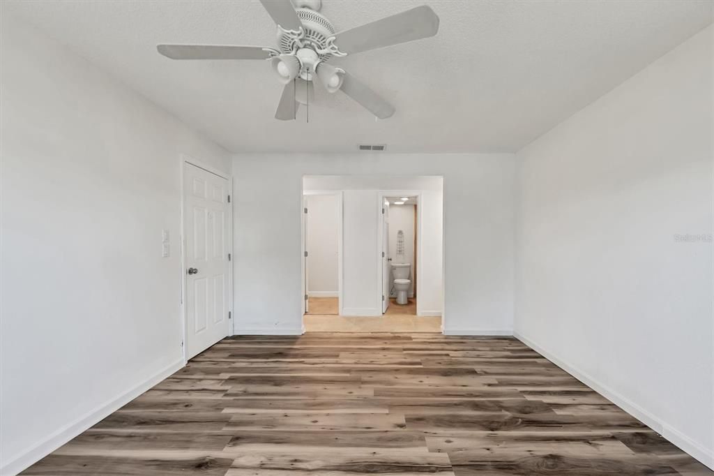 Active With Contract: $115,000 (2 beds, 2 baths, 1060 Square Feet)