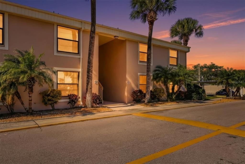Active With Contract: $115,000 (2 beds, 2 baths, 1060 Square Feet)
