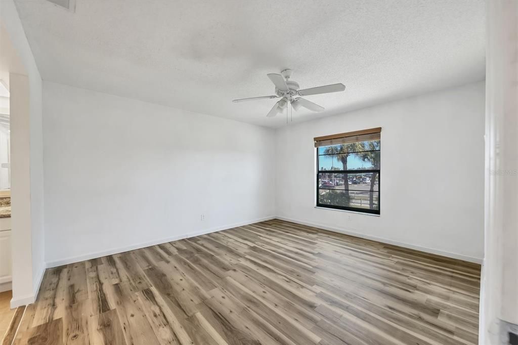 Active With Contract: $115,000 (2 beds, 2 baths, 1060 Square Feet)
