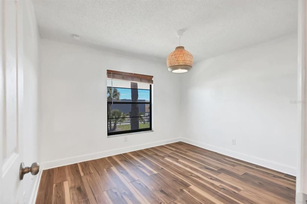 Active With Contract: $115,000 (2 beds, 2 baths, 1060 Square Feet)