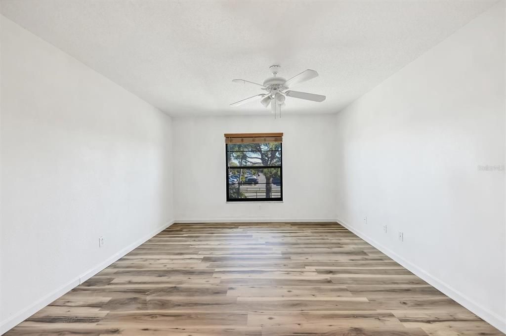 Active With Contract: $115,000 (2 beds, 2 baths, 1060 Square Feet)
