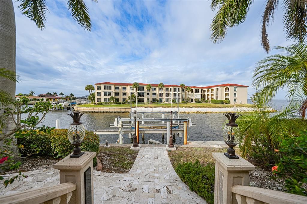 For Sale: $2,800,000 (4 beds, 4 baths, 4607 Square Feet)