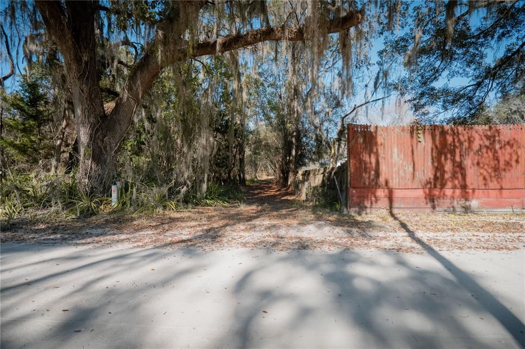 En Venta: $349,999 (3.30 acres)