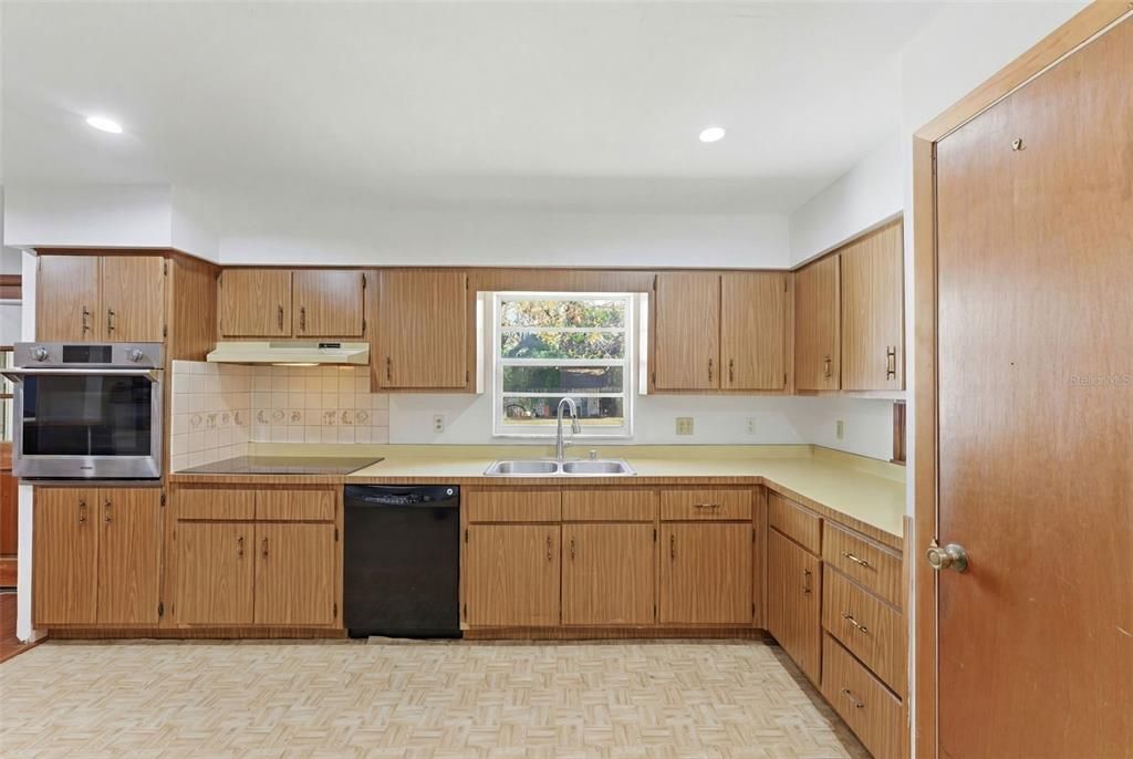 Active With Contract: $240,000 (3 beds, 2 baths, 2030 Square Feet)