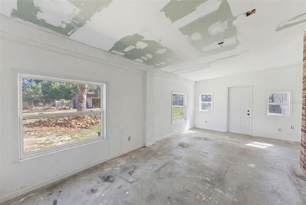 Active With Contract: $240,000 (3 beds, 2 baths, 2030 Square Feet)