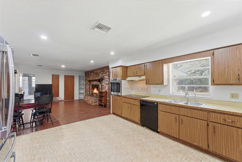 Active With Contract: $240,000 (3 beds, 2 baths, 2030 Square Feet)