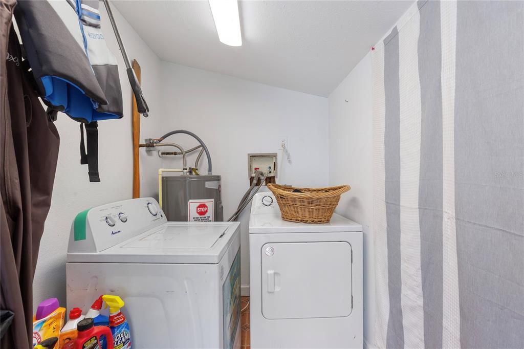 For Sale: $394,900 (4 beds, 2 baths, 1400 Square Feet)