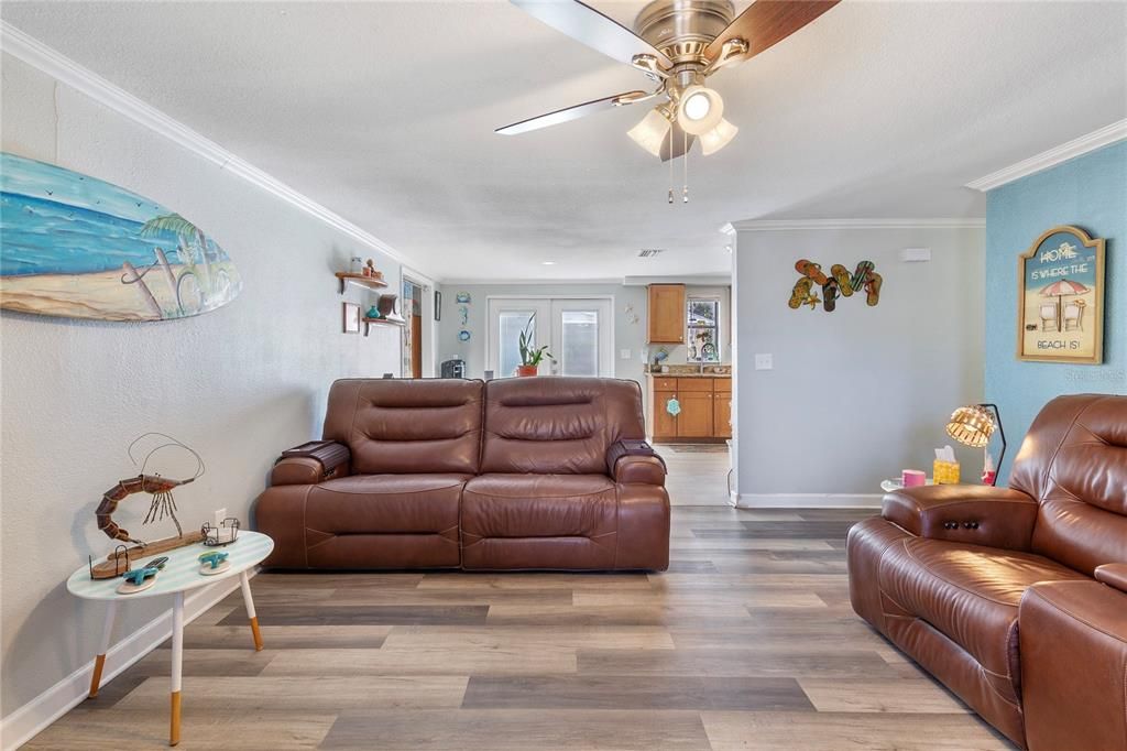 For Sale: $394,900 (4 beds, 2 baths, 1400 Square Feet)